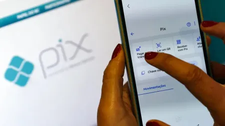 Receita volta a desmentir fake news de cobrança de imposto sobre Pix e suposta multa de 150%