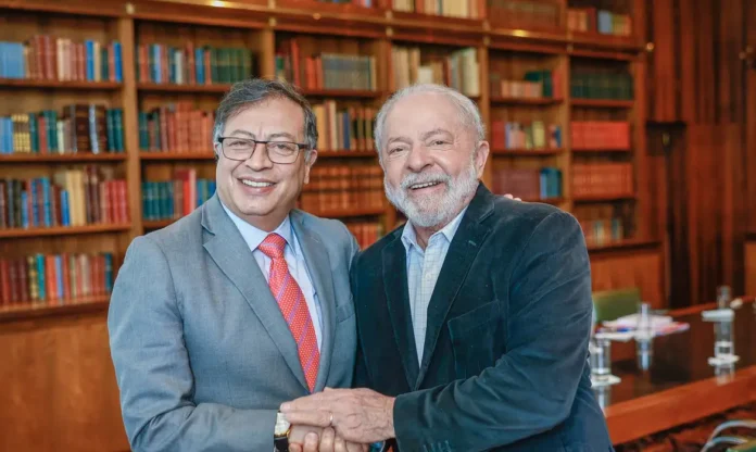 Lula e Petro conversam por telefone sobre situação na Venezuela