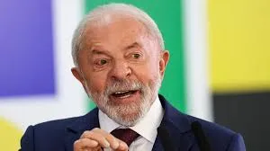 Lula diz que salário mínimo é baixo, mas aponta importância de direito