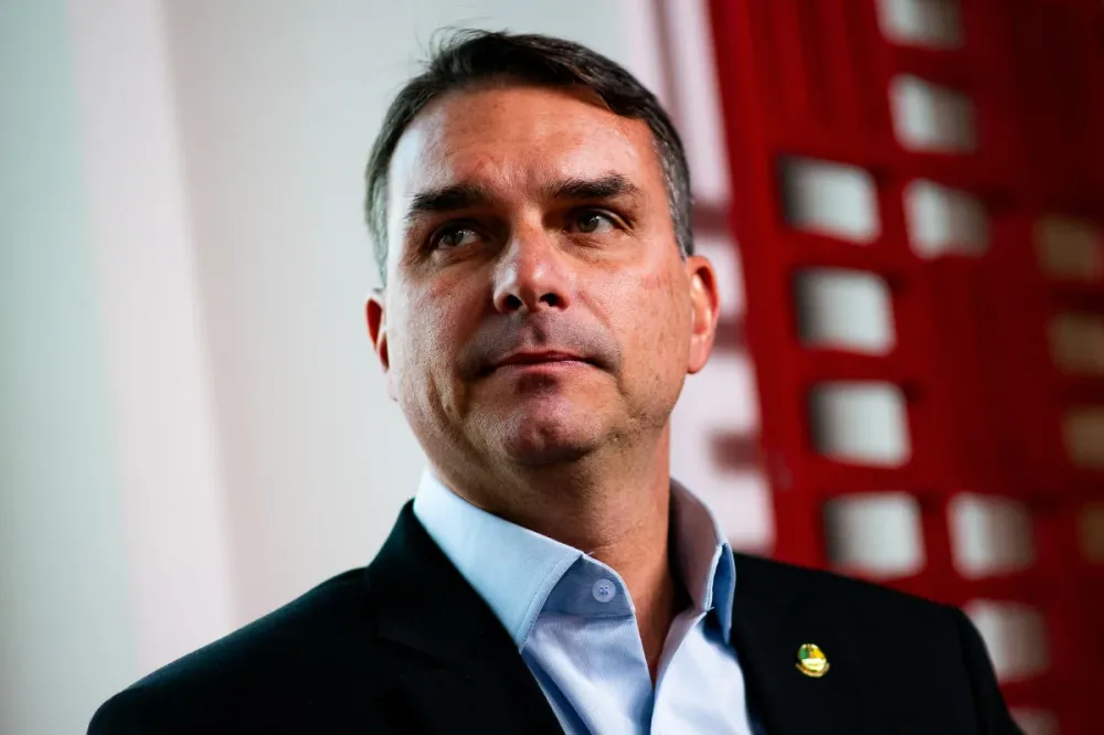 Flávio inicia pré-campanha com viagem por Israel e tenta estreitar laços com a direita mundial