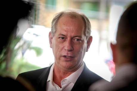 Justiça penhora Hilux de Ciro Gomes para indenizar Fernando Holiday