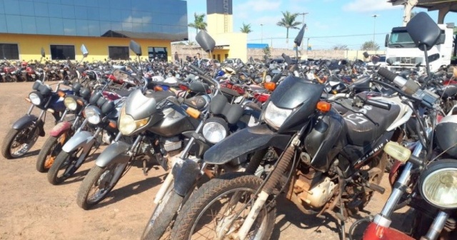 Detran-MS realiza leilão de 153 motos e nove carros em condições de uso