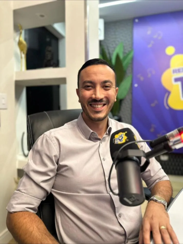 Prefeito Delegado Murilo é destaque em entrevista em rádio da Capital