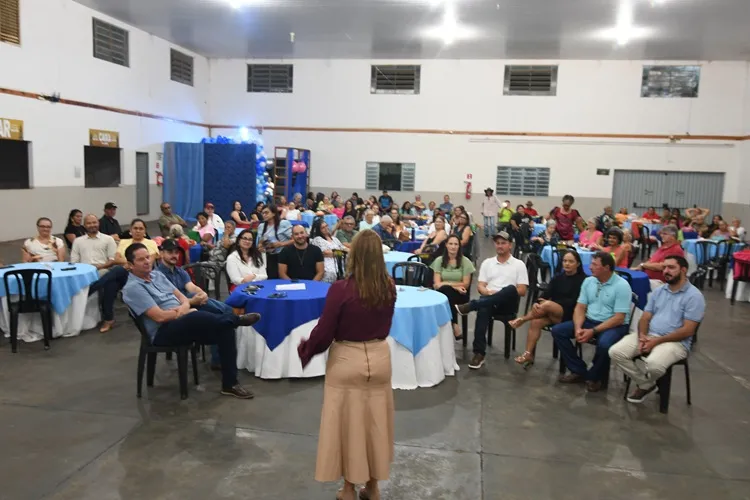 Jantar dançante celebra convivência e valorização da terceira idade em Sonora