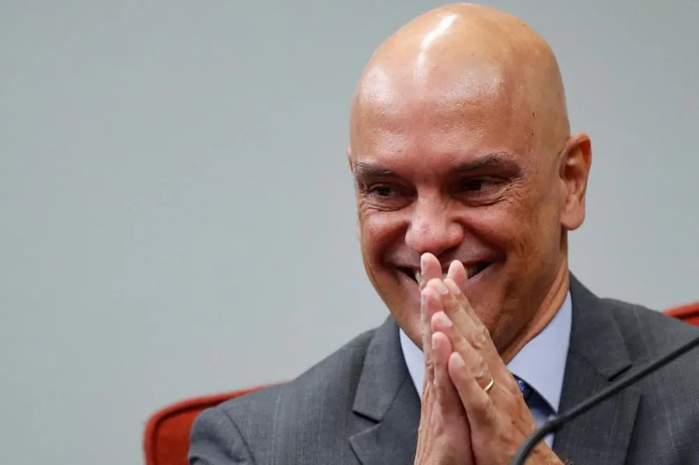 Moraes recebe homenagem no STF em meio à crise do Banco Master