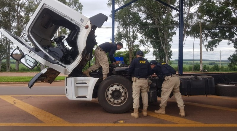 PRF apreende caminhão adulterado em São Gabriel do Oeste 
