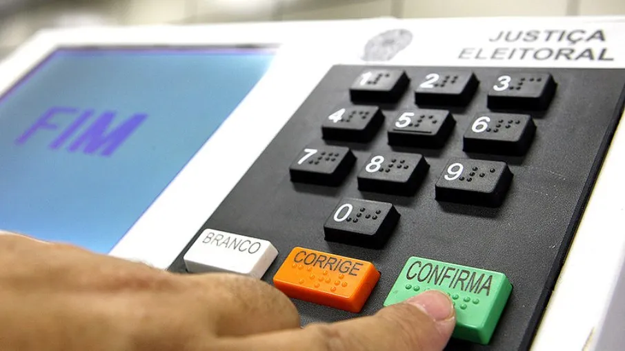 Onze governadores renunciam para disputar eleições de outubro