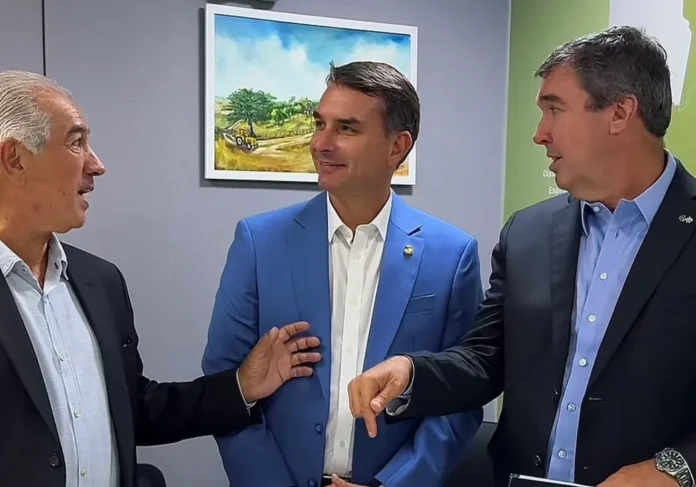 Flávio Bolsonaro cumpre agenda em Campo Grande e participa da abertura da Expogrande