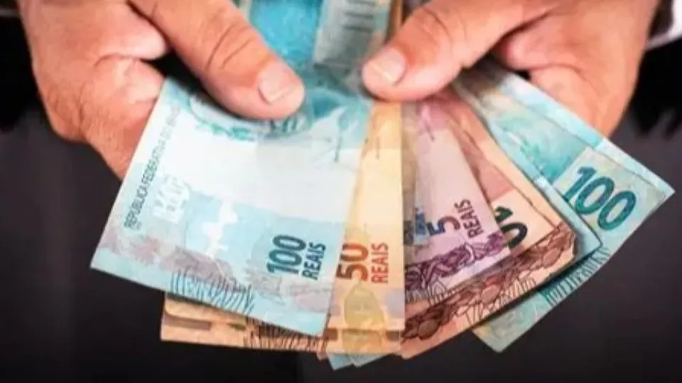 Governo propõe salário mínimo de R$ 1.717 em 2027