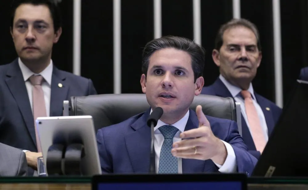 Motta diz que votação da PEC do fim da escala 6×1 pode acontecer na próxima semana