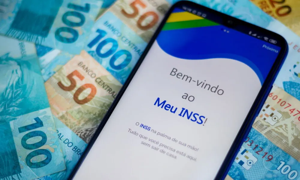 INSS paga primeira parcela do 13º salário nesta sexta-feira; confira datas