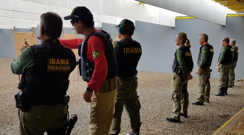 PRF ministra curso de armamento e tiro a fiscais do Ibama de MS