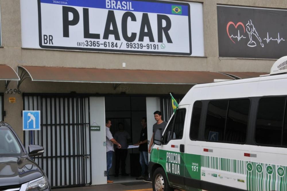 Empresas terão 10 dias para justificar preços abusivos das placas Mercosul