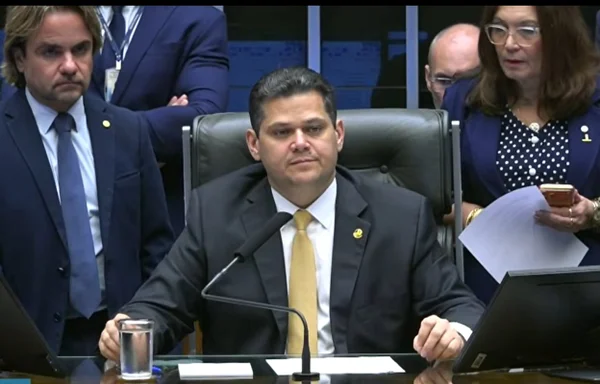 Alcolumbre promulga lei da dosimetria após Lula deixar prazo expirar