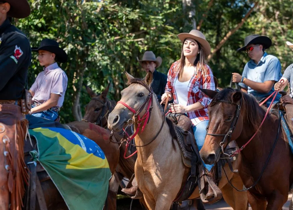 Viviane Luiza é madrinha da 26ª Cavalgada da Amizade em Pedro Gomes 
