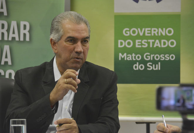 Reinaldo reforça coro de governadores contra taxação de ICMS no combustível