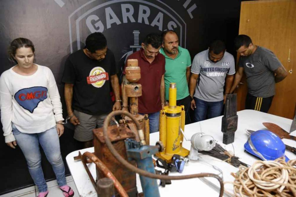 Integrante de quadrilha que cavou túnel usa tornozeleira e vai para casa