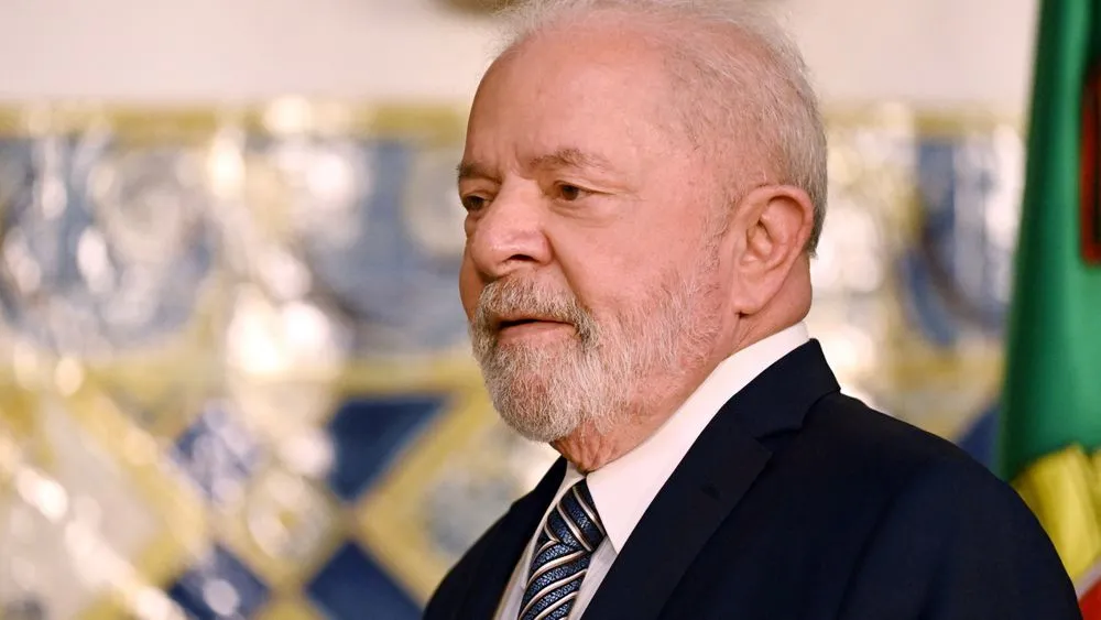 Lula prepara aumento do salário mínimo para R$ 2.020,00