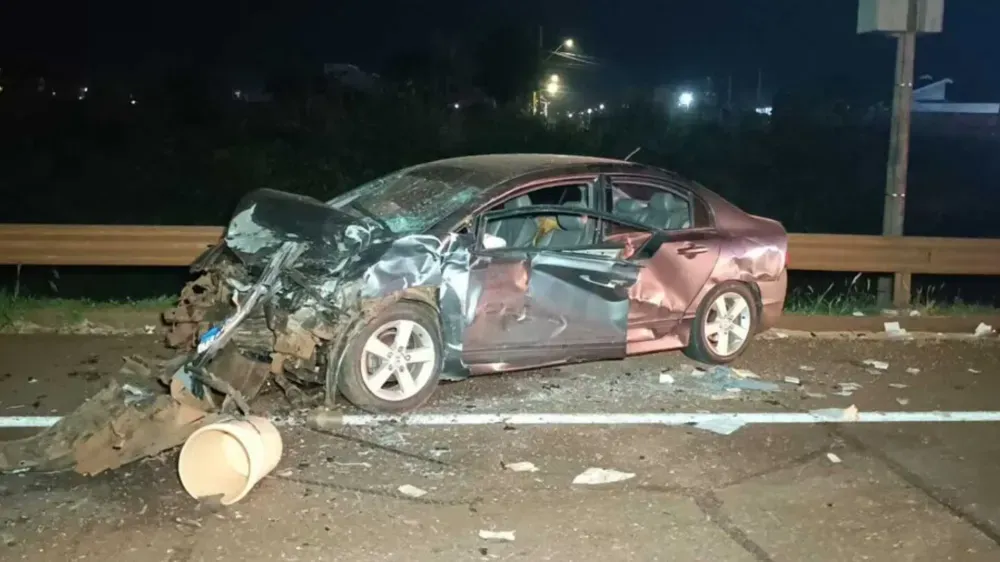 Acidente com três veículos acaba com uma pessoa morta e feridos na BR-163