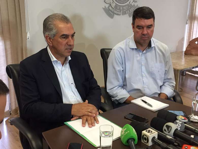 Reinaldo Azambuja anuncia pagamento do 13º salário