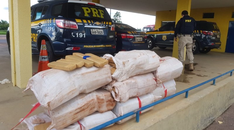 PRF apreende 363 kg de maconha, recupera veículo roubado e prende batedor em Coxim