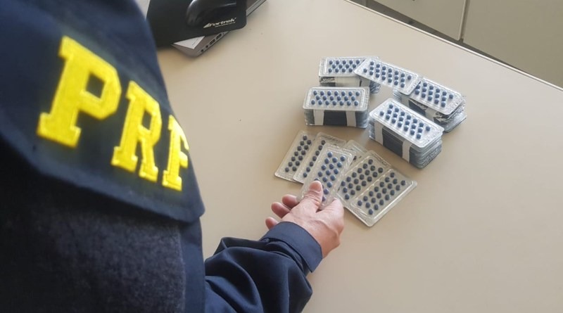 PRF de Coxim apreende 1020 comprimidos de medicamento de venda proibida no Brasil