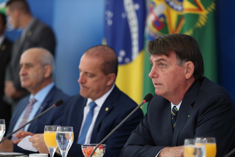 Bolsonaro pede apoio a ruralistas para projeto sobre áreas indígenas
