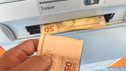 Banco Central estuda permitir saque de dinheiro em comércios