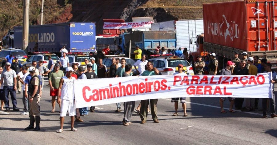 Caminhoneiros prometem paralisar as estradas nesta quarta-feira