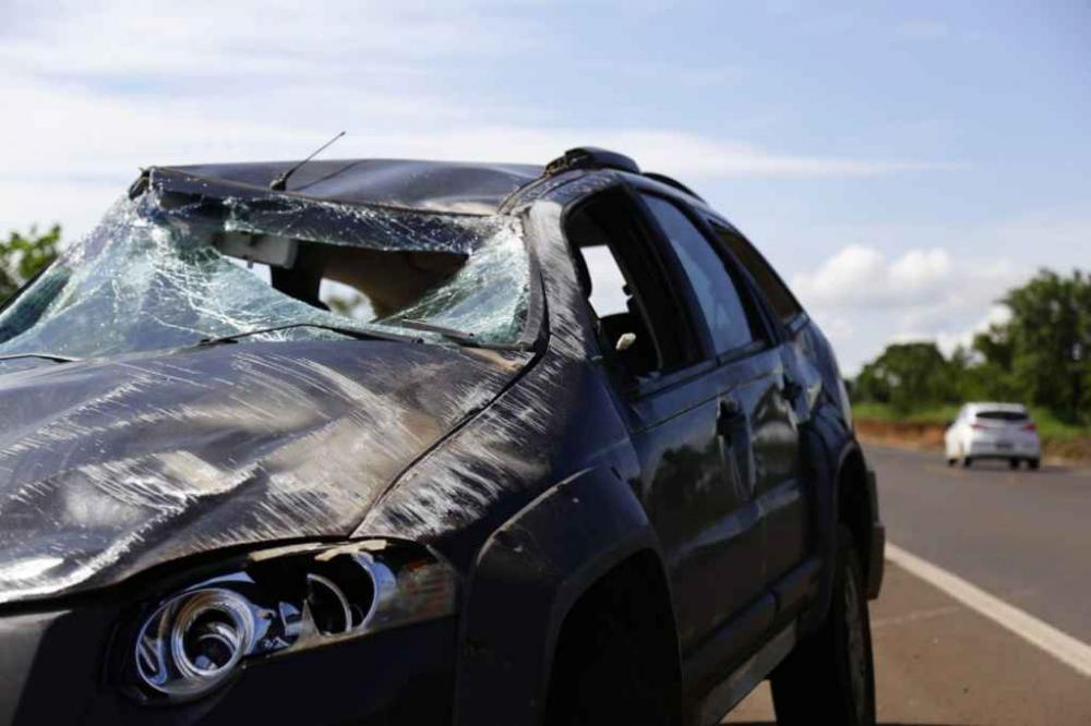 Andarilho invade pista e provoca acidente com capotamento na BR-163