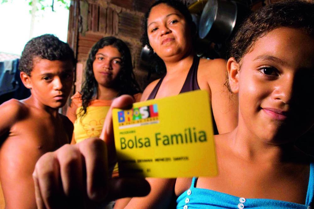 Bolsonaro congela Bolsa Família e fila de espera chega a 3,5 milhões