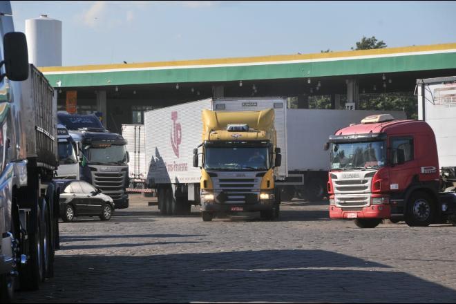 Sem força nas estradas, nova greve dos caminhoneiros não passa das redes sociais