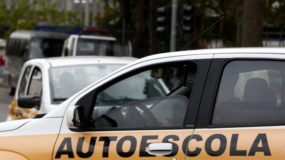 Projeto acaba com obrigatoriedade de aulas para carteira de motorista