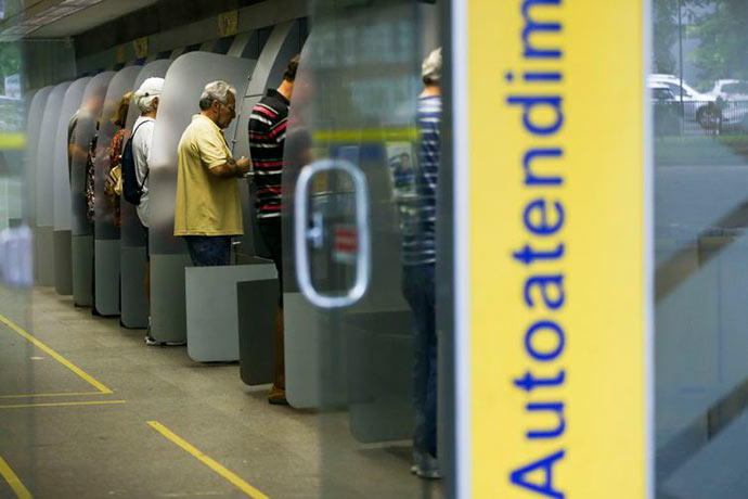 Agências bancárias abrem hoje às 12h